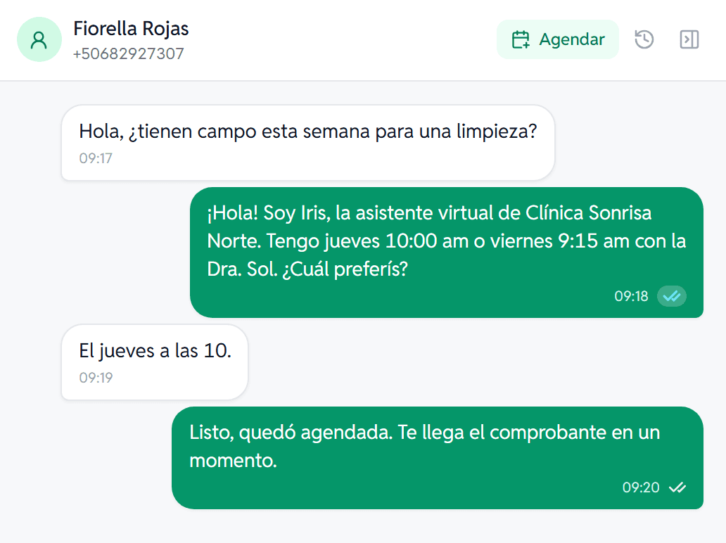 Conversación de WhatsApp en Kiroku: un paciente pregunta por un espacio e Iris responde con las horas disponibles